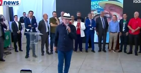 Lula critica Flávio Bolsonaro e o chama de “imbecil” em discurso