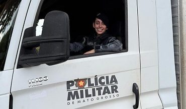Primeira mulher motorista de carga viva da Cavalaria da PMMT conclui qualificação para conduzir caminhões de transporte de equinos