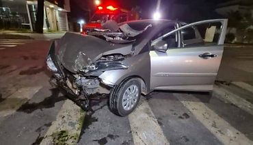 Motorista é encaminhada ao hospital após acidente no centro da cidade
