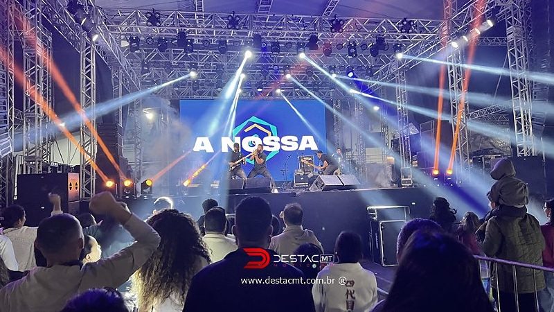 Israel Salazar emociona fiéis em noite de louvor durante os 38 anos de Nova Mutum/MT