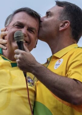 Moraes proíbe Flávio Bolsonaro de visitar Bolsonaro antes do 1º turno