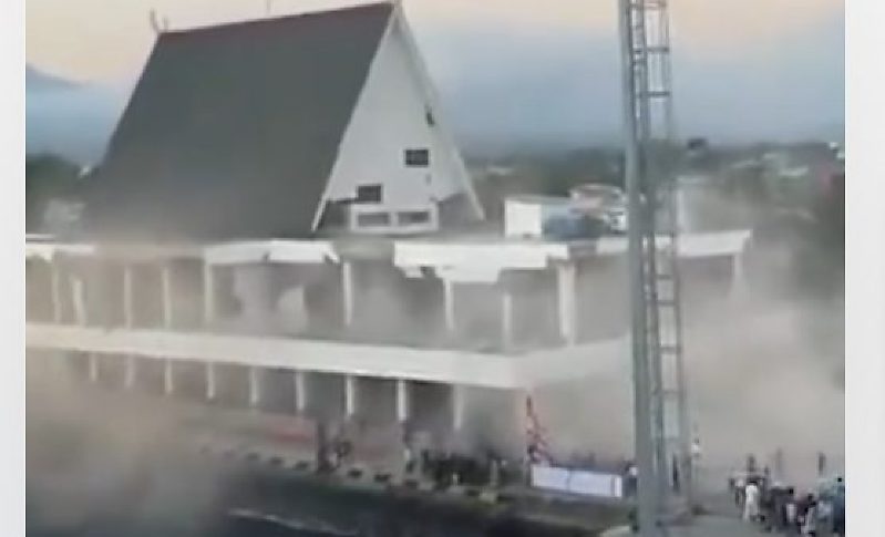 Terremoto de magnitude 7,7 atinge a costa da Indonésia e emite alerta de tsunami;veja vídeo