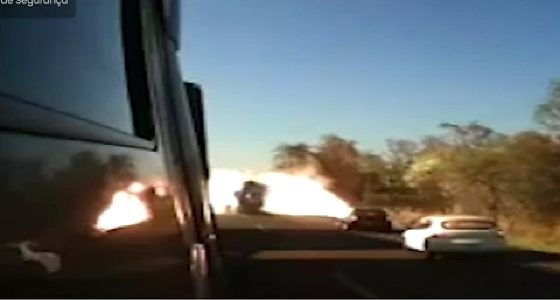 Colisão entre carretas e carros deixa quatro mortos na BR-163;veja vídeo