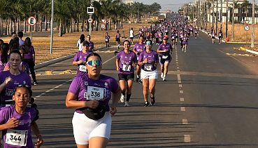 Cerca de 500 mulheres participam da 3ª Corrida Lilás em Nova Mutum/MT
