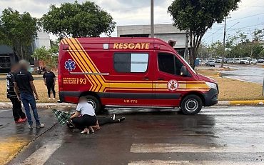 Mulher fica ferida após cair de moto em avenida de Nova Mutum/MT