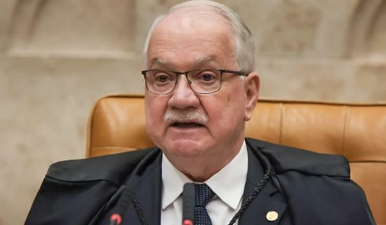Fachin tira pedido de investigação contra Mendonça do inquérito das fake news