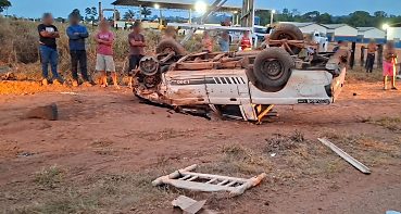 Jovem de 17 anos morre após caminhonete capotar na MT-208