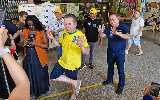 Após votar em Cuiabá, Mauro propõe revisão constitucional e mudanças em leis brasileiras