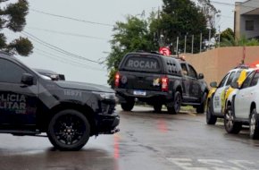 URGENTE: Homem armado com faca invade creche e faz 13 crianças reféns