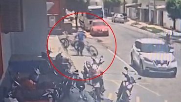 Homem furta bicicleta à luz do dia em Nova Mutum; veja vídeo