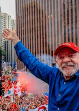 Lula vira disputa contra Flávio Bolsonaro e é projetado reeleito para quarto mandato