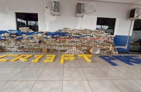 PM e PRF interceptam caminhão com 1,1 tonelada de drogas na MT-326